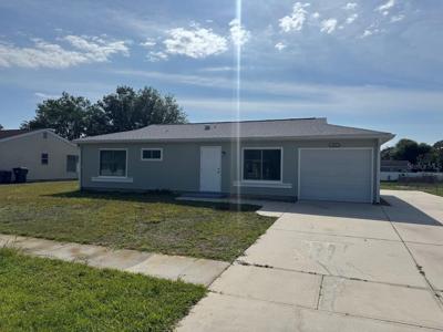 2422 ROXBURY CIRCLE