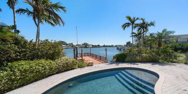 483 HARBOR DRIVE N