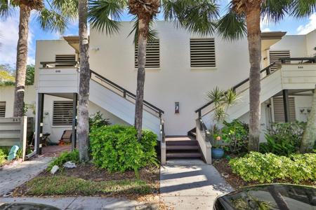 646 WOODLAWN DRIVE