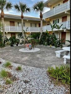 102 S PENINSULA DRIVE