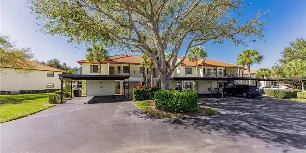 308 PINE HOLLOW CIRCLE