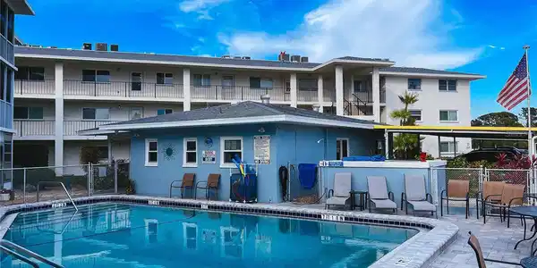 708 TAMIAMI TRAIL S