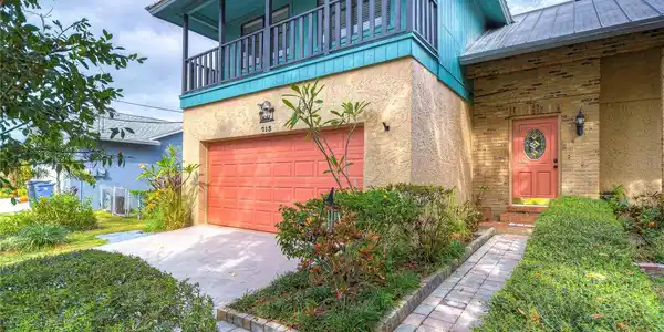 713 KINGSTON COURT