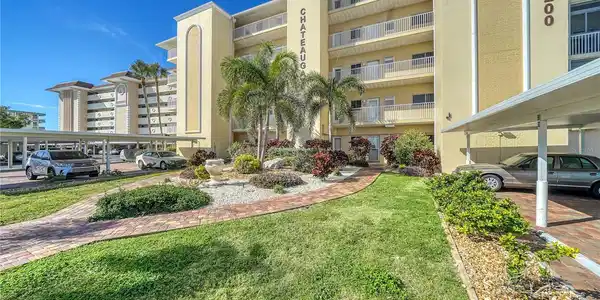 1200 TARPON CENTER DRIVE