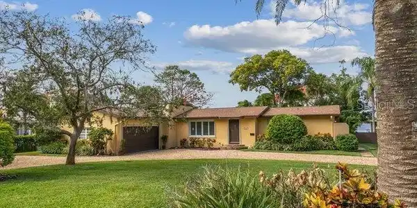 544 RIVERSIDE DRIVE