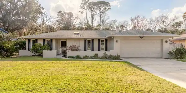 716 LINDENWOOD CIRCLE W