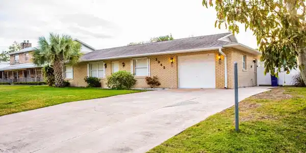 2942 ORANGE TREE DRIVE