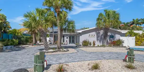 2504 BAYSHORE DRIVE