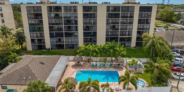 1000 COVE CAY DRIVE