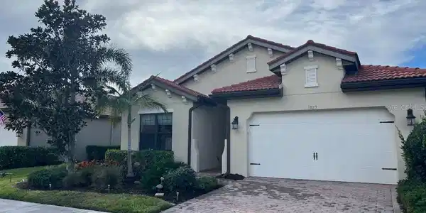 1023 BRADBERRY DRIVE
