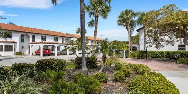 448 PALMETTO COURT