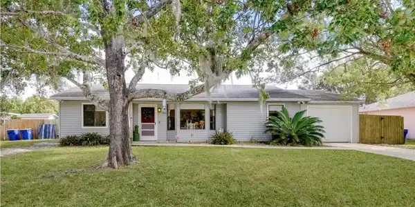 2737 FERN PALM DRIVE