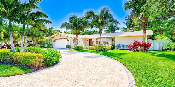 4546 CLEARWATER HARBOR DRIVE N