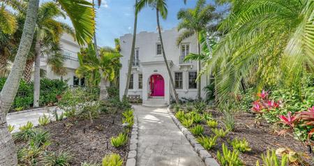 1646 LAUREL STREET