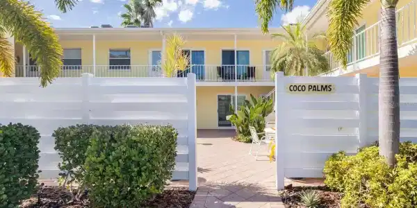 700 W VENICE AVENUE