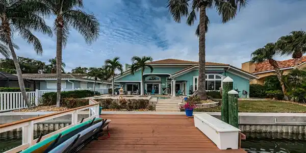 19 LEEWARD ISLAND