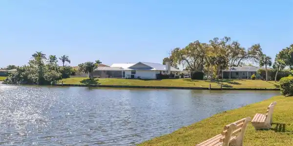 1743 LAKE PLACE