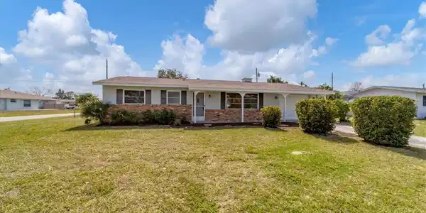 552 OXFORD DRIVE