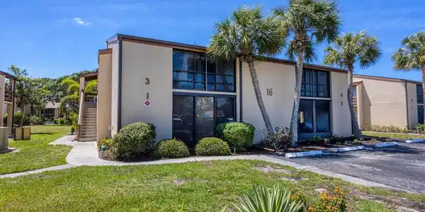 16 QUAILS RUN BOULEVARD