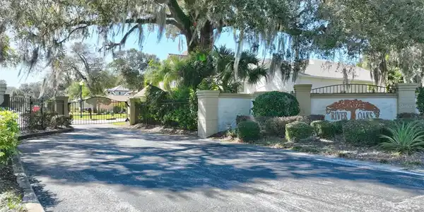 16 RIVER OAKS WAY