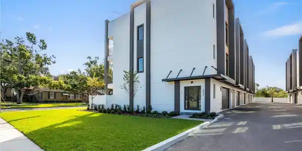 3002 W PLATT