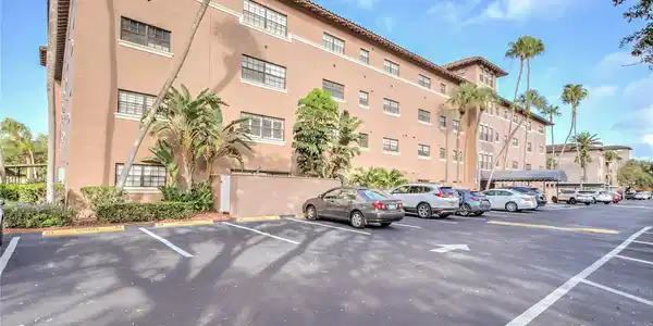 6100 GULFPORT BOULEVARD S