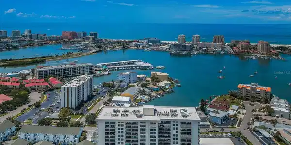 400 ISLAND WAY