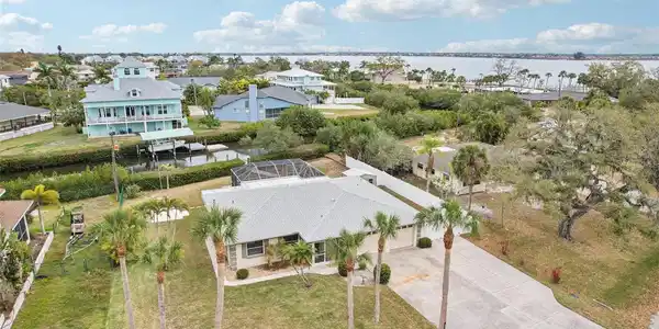 342 SHORE DRIVE