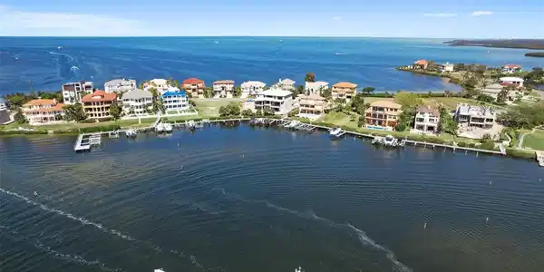HARBORPOINTE DRIVE
