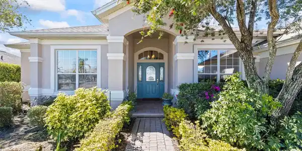 26 CLOVERDALE COURT S