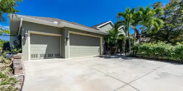 565 CONRAD ROAD
