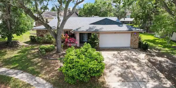 29 PINEWOOD CIRCLE