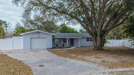 2133 COUNTRY CLUB COURT N