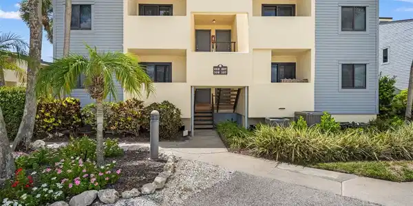700 GOLDEN BEACH BOULEVARD