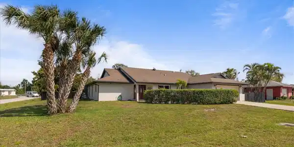 2901 LOBELIA ROAD