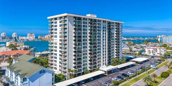 400 ISLAND WAY