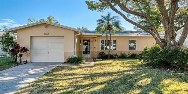 2113 LAUREN DRIVE