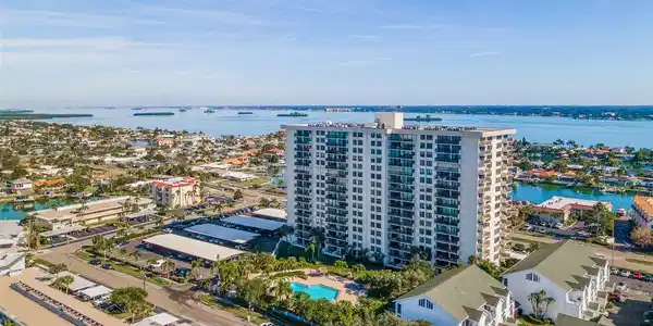 400 ISLAND WAY