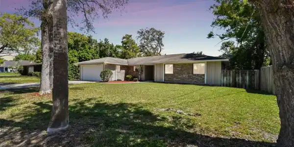 811 W RIVER OAK DRIVE