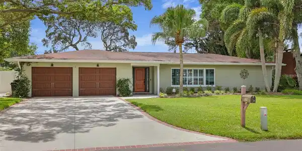 115 OAKWOOD DRIVE