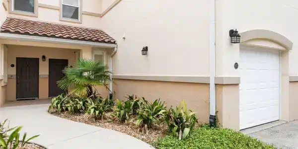 200 RIVERVIEW BEND S