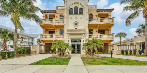 712 W VENICE AVENUE