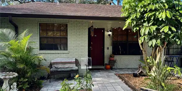 526 LIVE OAK STREET