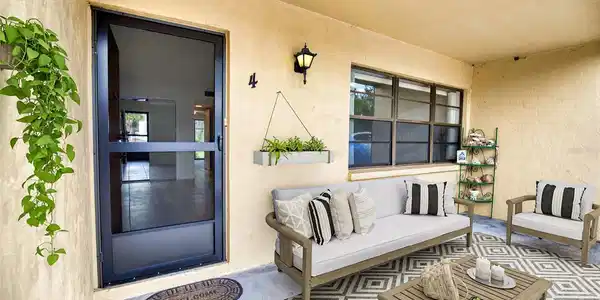 10 QUAILS RUN BOULEVARD