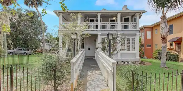 114 LIVE OAK STREET
