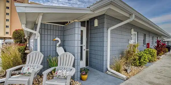 1205 TARPON CENTER DRIVE