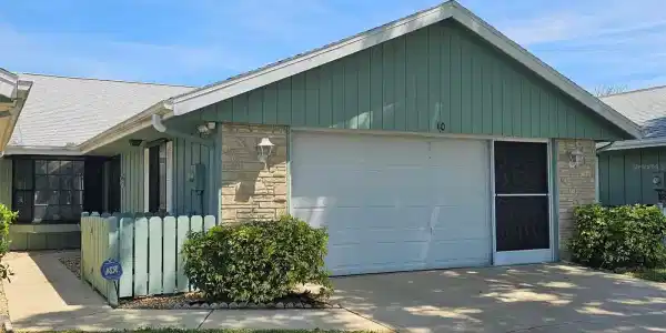 10 LAKE FAIRGREEN CIRCLE
