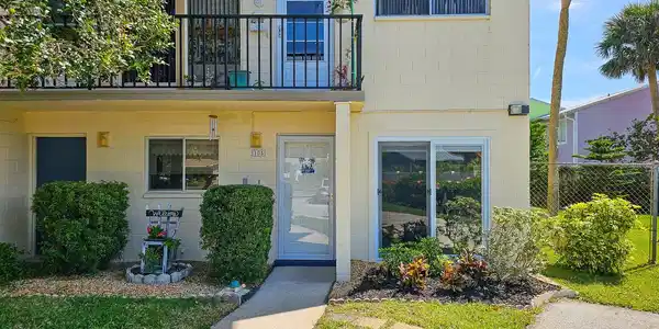 805 SCHOOLWAY AVENUE
