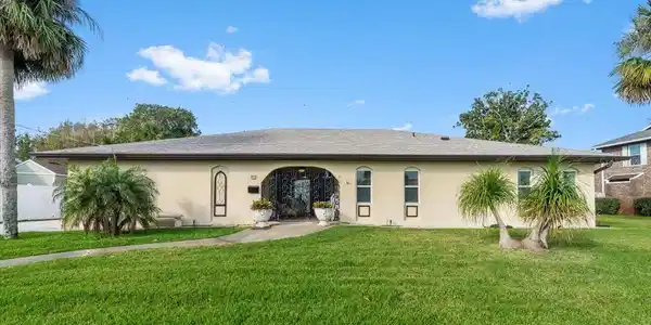 950 N HALIFAX DRIVE