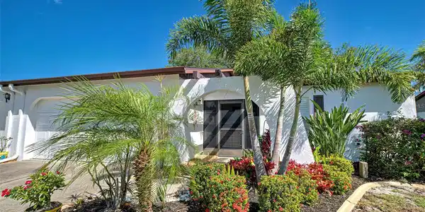 621 FOXWOOD BOULEVARD